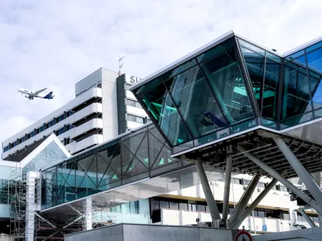 Neubau Station Skyline-Bahn Terminal 1 inkl. Verbindungsgänge